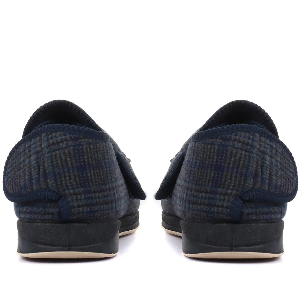 Fully Adjustable Slippers - QING26001 / 310 792