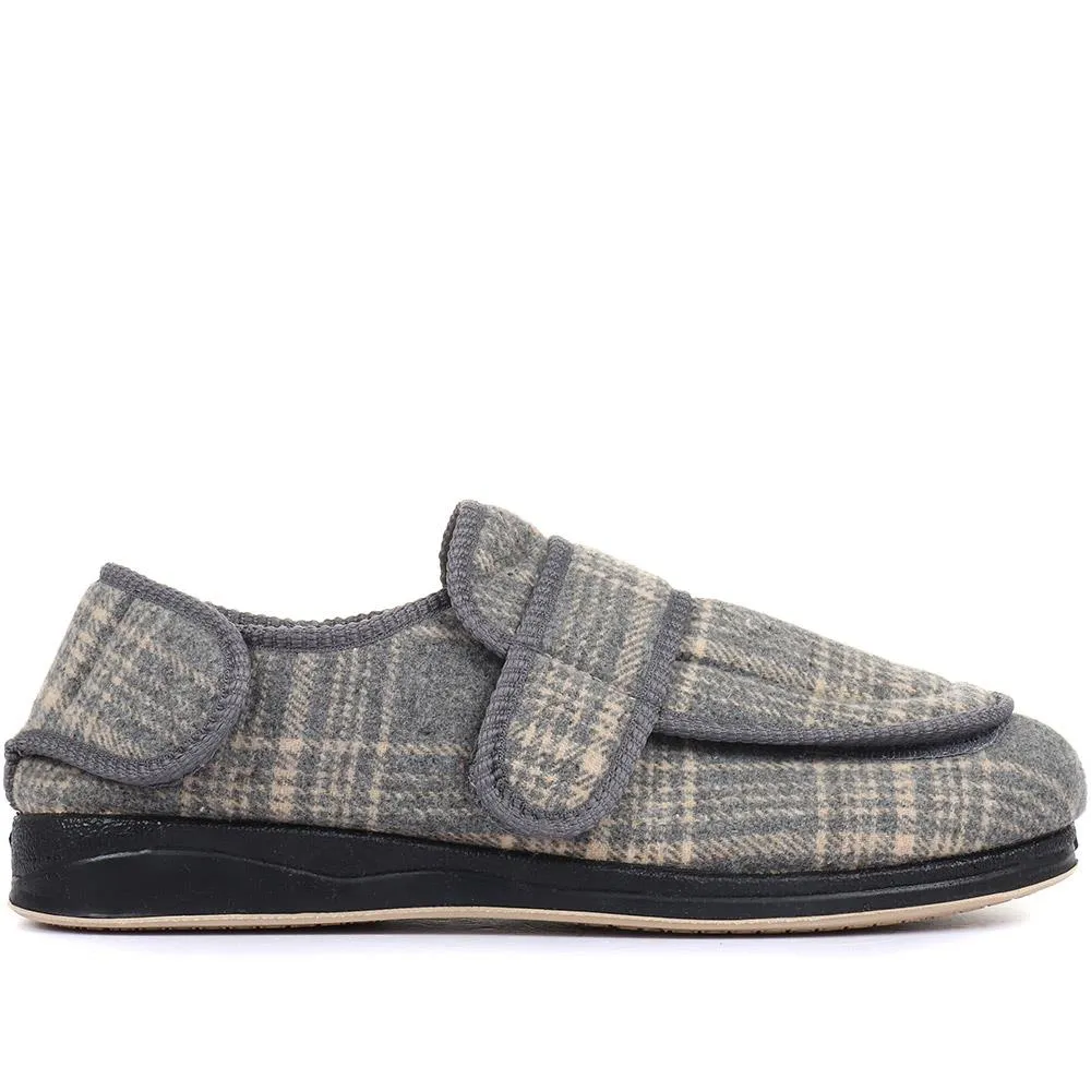 Fully Adjustable Slippers - QING26001 / 310 792