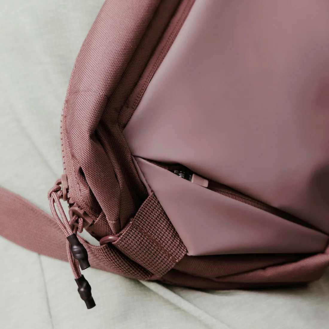 Urban Walking Active Mobilty Messenger Bag