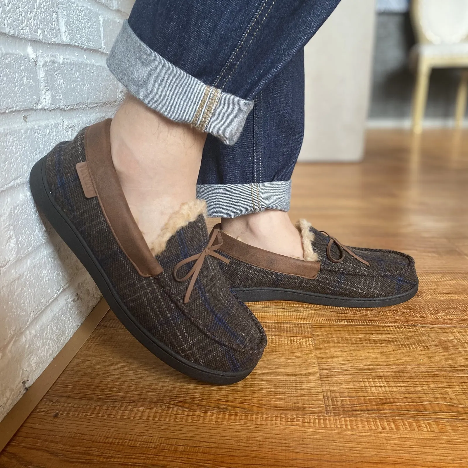 VONMAY Men's Moccasin Slippers Plush Lining Warm House Shoes Faux Fur Soft Memory Foam Indoor & Outdoor